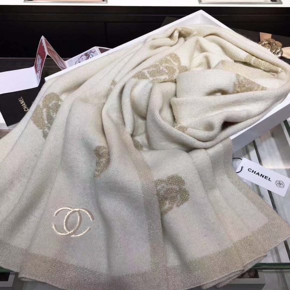 Chanel’s stunning and versatile scarf - Picture 7 of 7